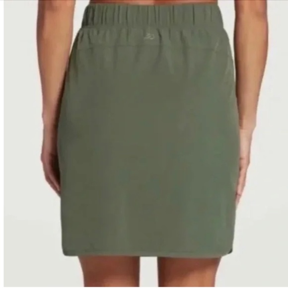 Calia Anywhere Woven Skirt Size Small Thyme Green Mini Pockets Sporty - Picture 2 of 6